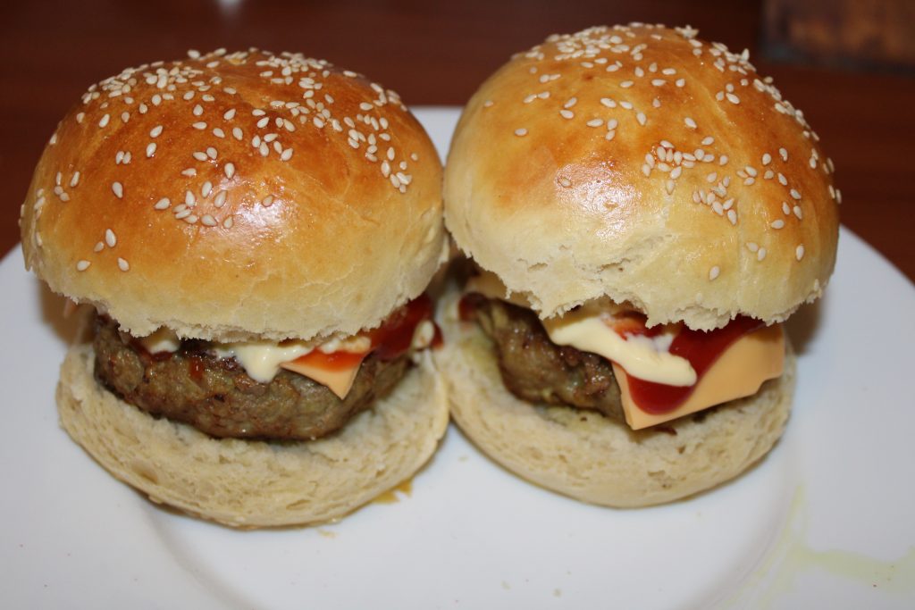 Zelf hamburgerbroodjes maken