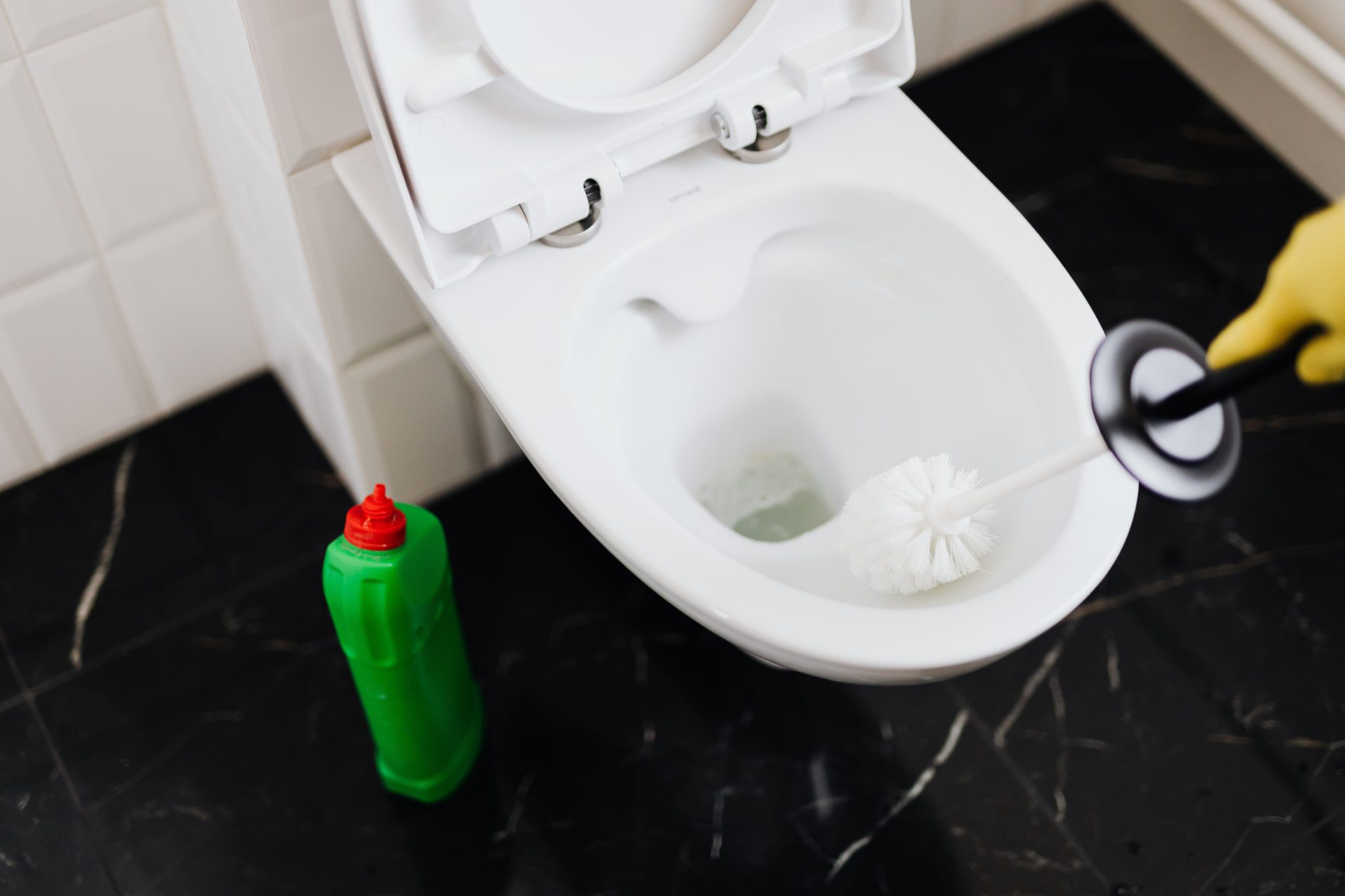 Verstopt toilet? Met deze tips ben je er zo van af