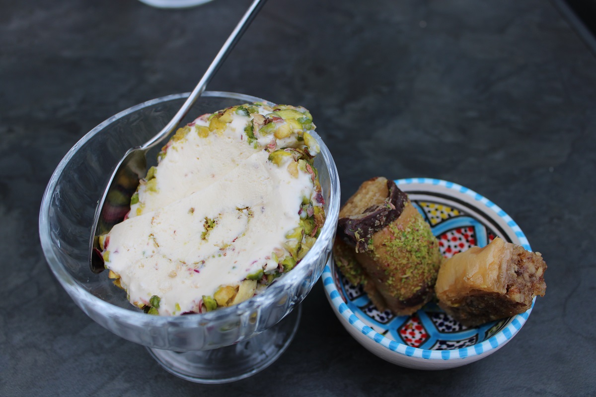 Uit eten bij Multifood in Arnhem arabisch ijs en baklava