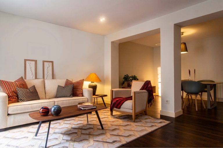 Met deze 3 tips zorg je voor sfeervolle verlichting in de woonkamer
